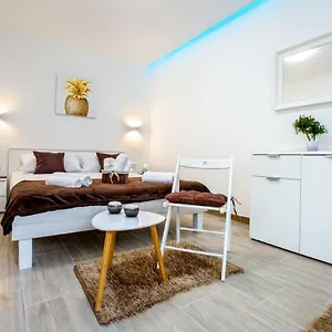Nives In The Center - Free Parking Appartement