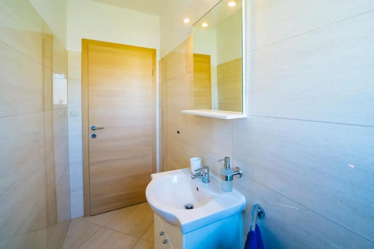 Apartment Apartmani Lucante Split
